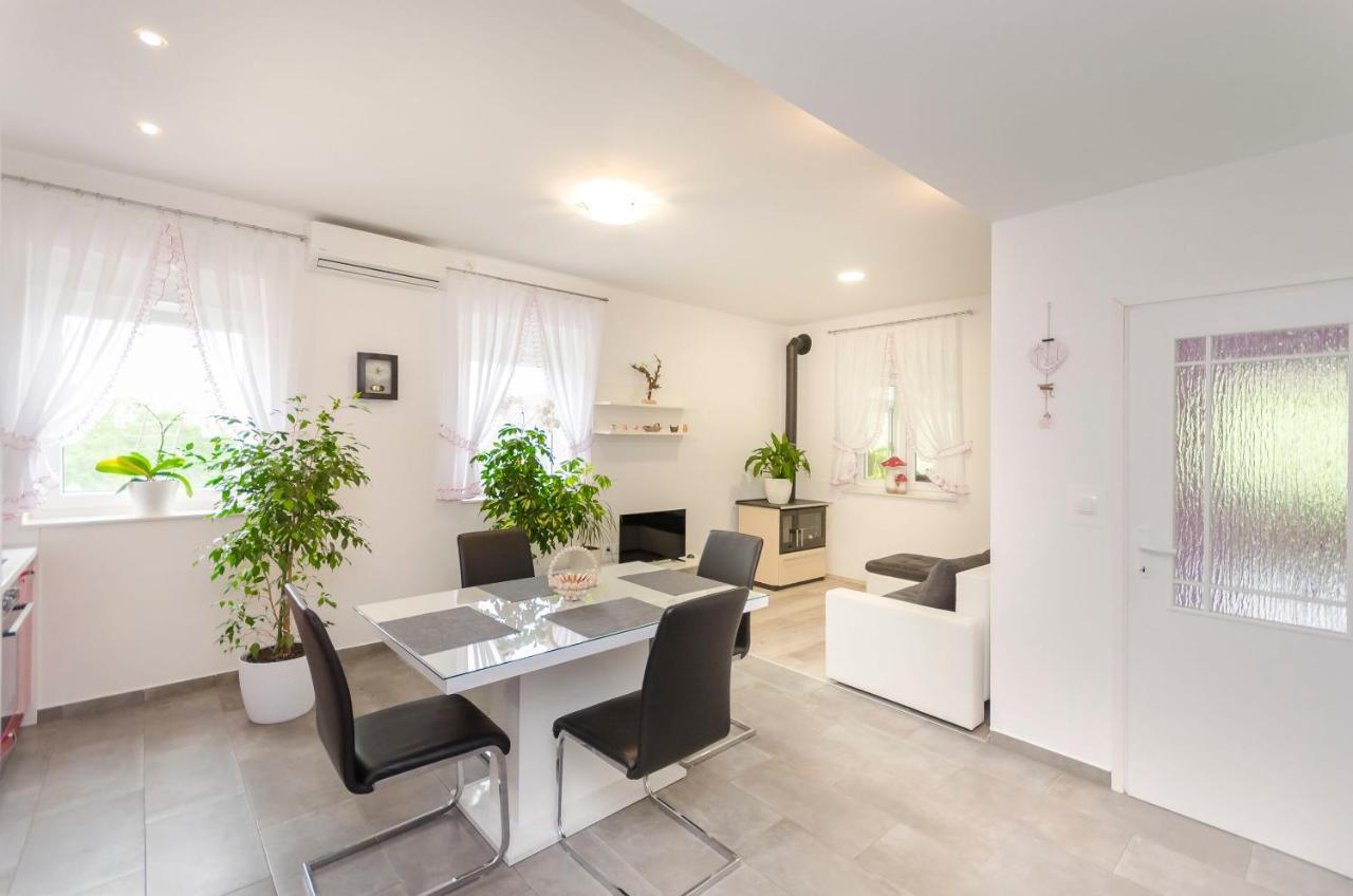 Apartment Luka Rupe Exteriör bild